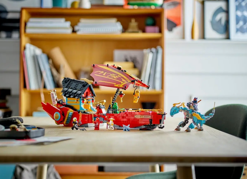 Конструктор Ninjago &laquo;Повітряний корабель Нагорода Долі&raquo; з драконами та 6 героями (1739 деталей) 11097 фото