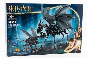 Конструктор Harry Potter Сім'я фестралів 99933 на 548 деталей (рухомі фігури дорослого та дитинчати, тканинні крила, дерево Забороненого лісу, в коробці) 99933 фото