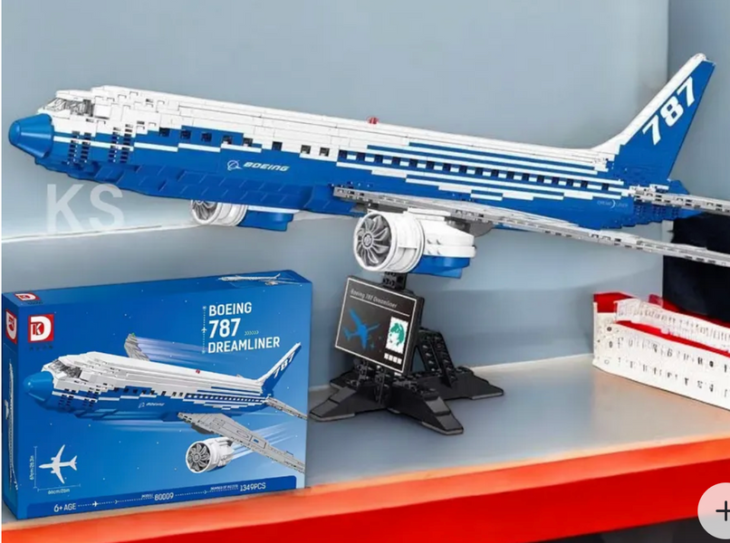 Великий колекційний конструктор Літак Boeing 787 Dreamliner Brick King 80009 (1353 деталі), масштабна модель Боїнг Дримлайнер на підставці 80009 фото